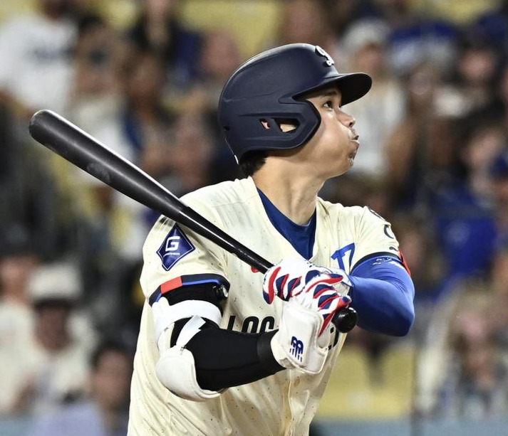 ドジャース対ジャイアンツ　6回裏ドジャース無死、大谷は右中間へソロ本塁打を放つ（撮影・滝沢徹郎）