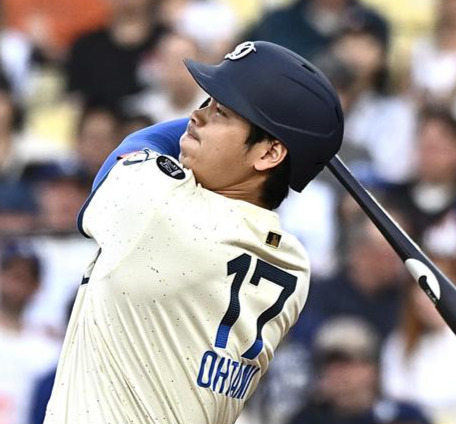 ドジャース対ジャイアンツ　1回裏ドジャース無死、大谷は右中間へ先制ソロ本塁打を放つ（撮影・滝沢徹郎）