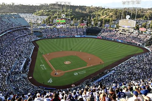 ドジャース対パドレス 二刀流に復帰しドジャースタジアムで登板するドジャース大谷=2025年6月16日