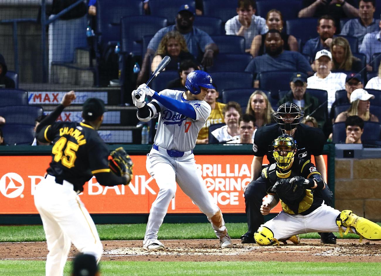 2024年6月5日、パイレーツ対ドジャース　7回表ドジャース1死、大谷は空振り三振に倒れる。投手アロルディス・チャプマン（撮影・藤尾明華）