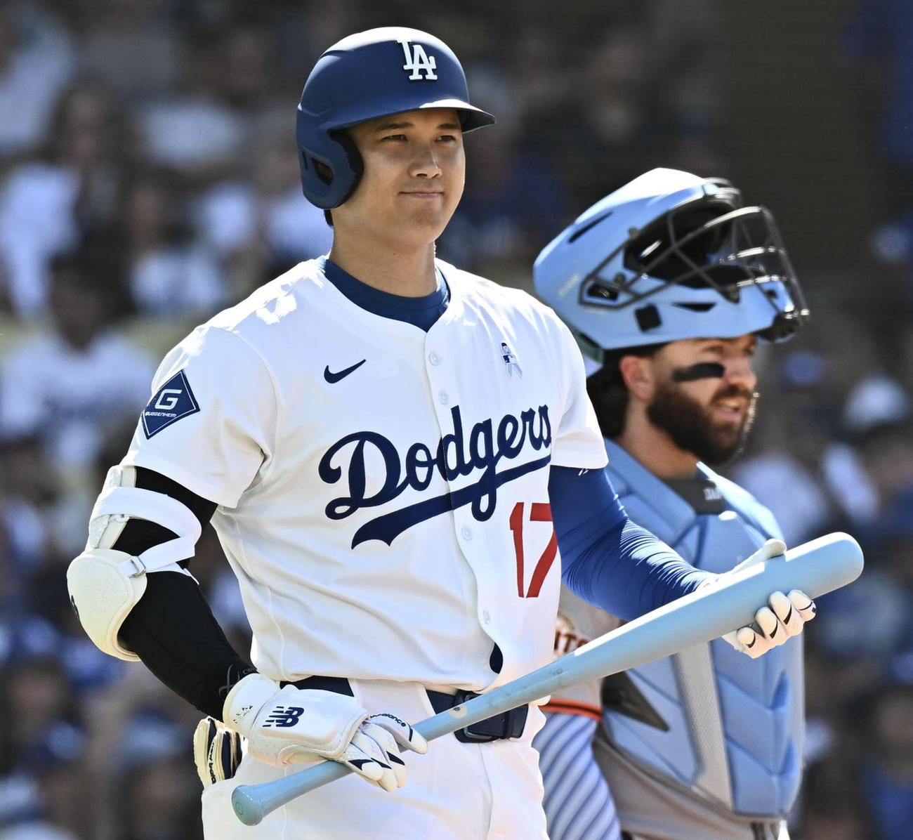 ドジャース対ジャイアンツ　父の日にちなみ水色のバットで試合に臨むドジャース大谷（撮影・滝沢徹郎）