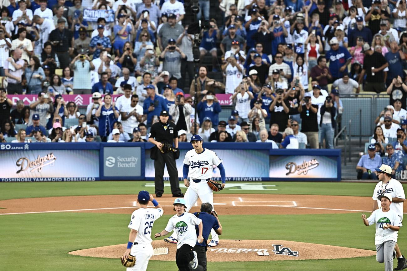 ドジャース対パドレス　試合に臨む二刀流のドジャース大谷（撮影・滝沢徹郎）