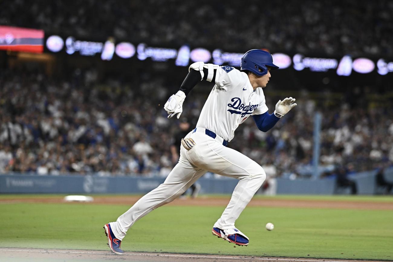 ドジャース対パドレス　5回裏ドジャース2死一、三塁、大谷は投ゴロに倒れる（撮影・滝沢徹郎）