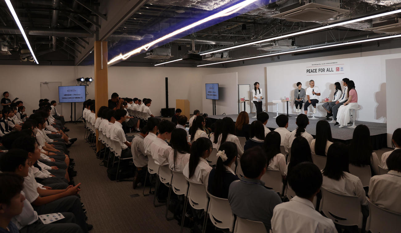 ユニクロの「PEACE FOR ALL」3周年記念トークセッション第2弾「好きなことを見つけて扉を開こう」に臨むイチロー氏ら（撮影・前田充）
