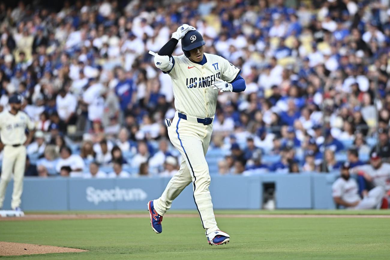 ドジャース対ナショナルズ　1回裏ドジャース無死、大谷は中飛に倒れ引き揚げる（撮影・滝沢徹郎）