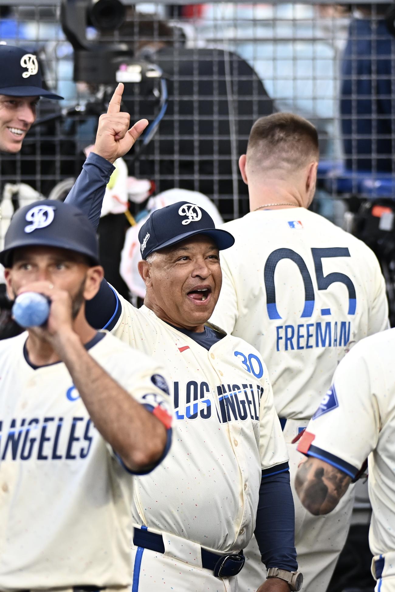 ドジャース対ナショナルズ　試合に臨むドジャースのロバーツ監督（撮影・滝沢徹郎）