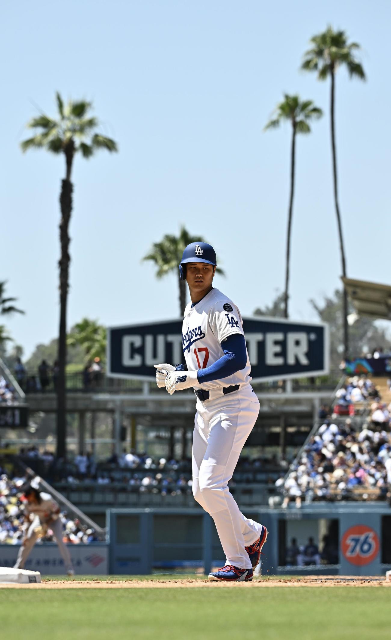 ドジャース対ナショナルズ　6回裏ドジャース2死二塁、四球で出塁した大谷（撮影・滝沢徹郎）