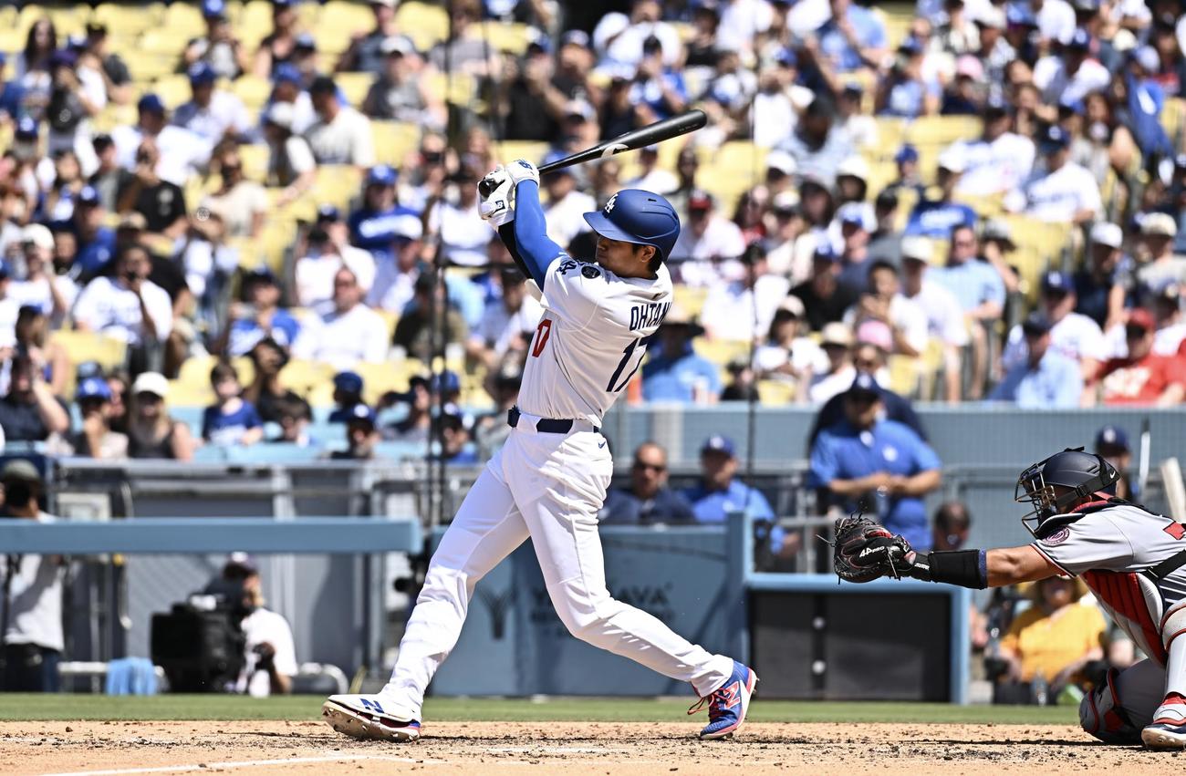 ドジャース対ナショナルズ　7回裏ドジャース無死満塁、大谷は右翼に3点適時三塁打を放つ（撮影・滝沢徹郎）