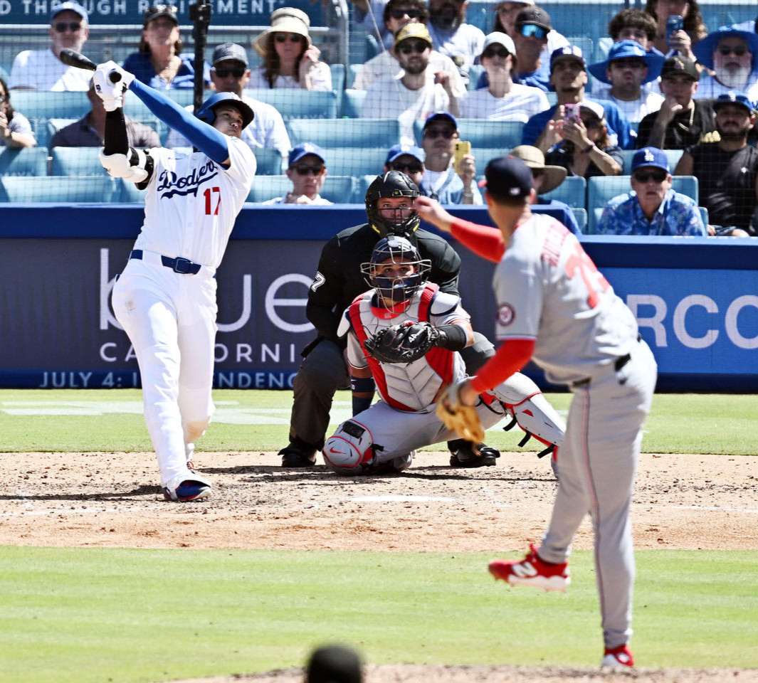 ドジャース対ナショナルズ　8回裏ドジャース1死一塁、大谷は中越え2点本塁打を放つ。投手ラトレッジ（撮影・滝沢徹郎）
