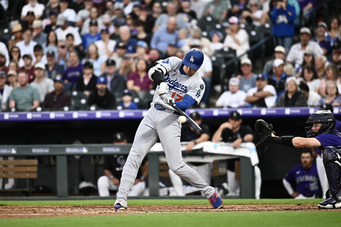 ロッキーズ対ドジャース　6回表ドジャース無死二塁、大谷は日米通算300号となる2点本塁打を放つ（撮影・滝沢徹郎）