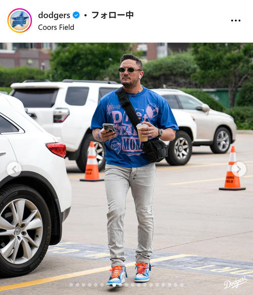 山本由伸、水色Tシャツ＆ブラックパーカーで球場入り「カッコイイ
