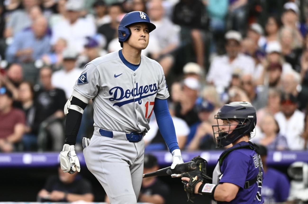 ロッキーズ対ドジャース　4回表ドジャース1死二塁、大谷は空振り三振に倒れ引き揚げる（撮影・滝沢徹郎）