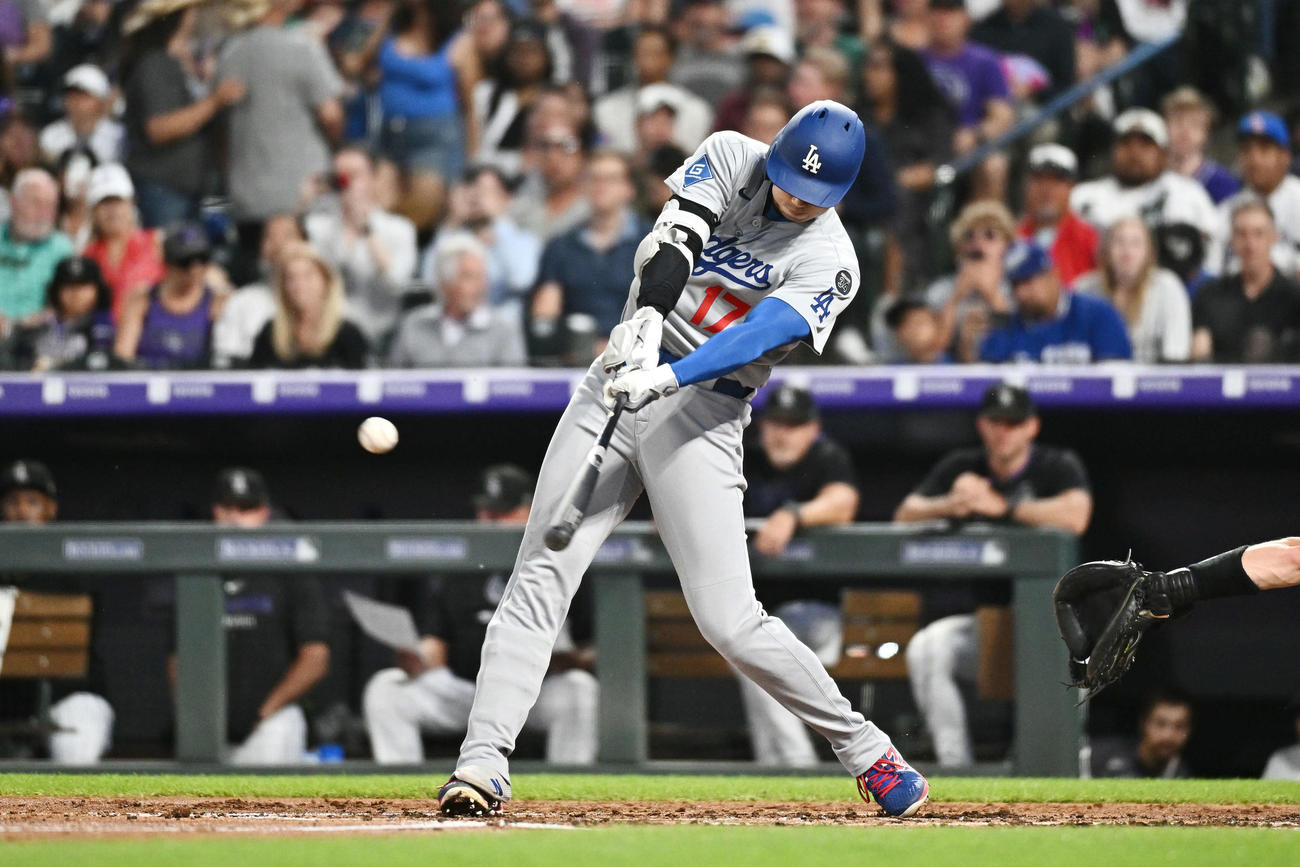 ロッキーズ対ドジャース　6回表ドジャース無死一塁、大谷は左前打を放つ（撮影・滝沢徹郎）