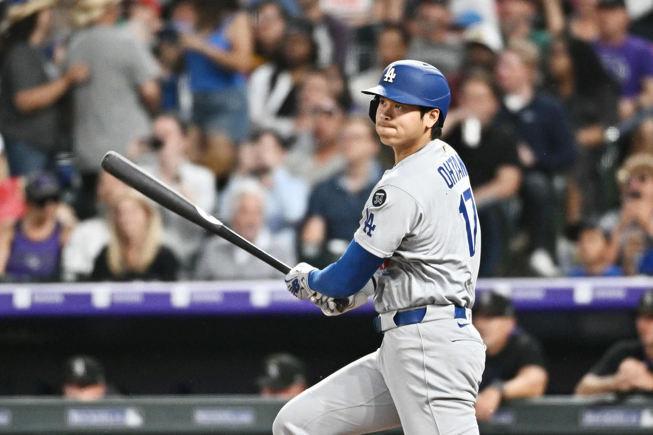 ロッキーズ対ドジャース　6回表ドジャース無死一塁、大谷は左前打を放つ（撮影・滝沢徹郎）
