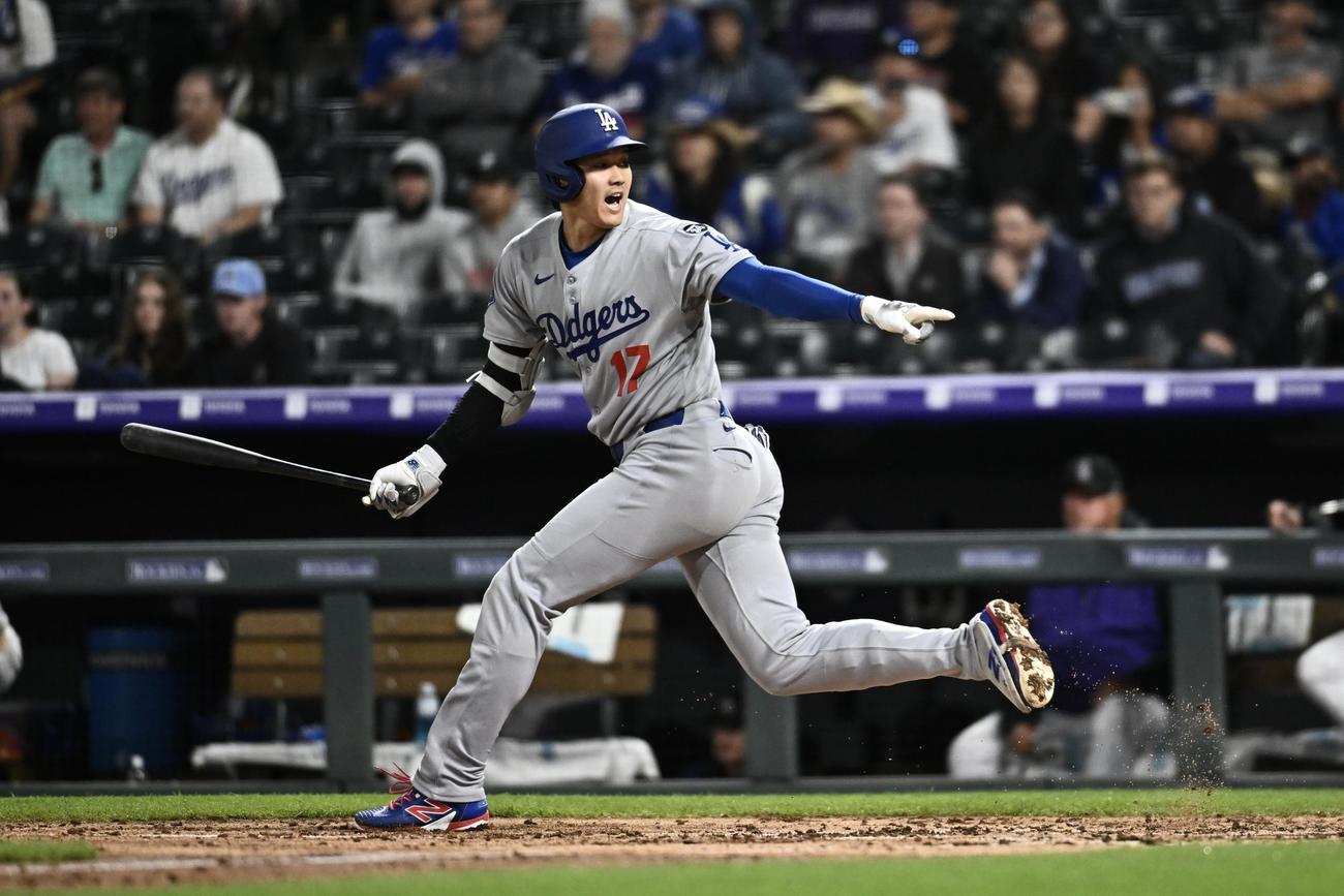 ロッキーズ対ドジャース　9回表ドジャース無死、打撃妨害をアピールする大谷（撮影・滝沢徹郎）