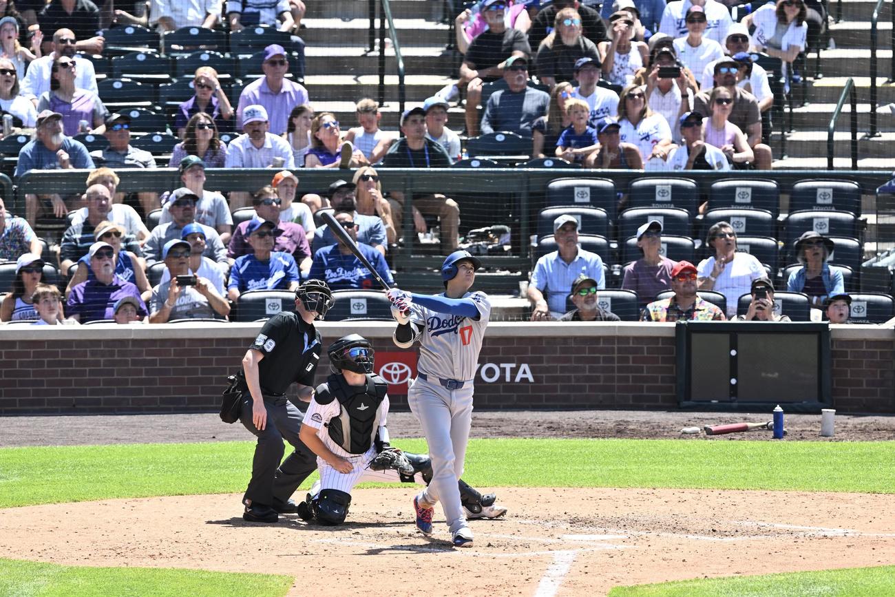 ロッキーズ対ドジャース　7回表ドジャース2死、大谷は中越えソロ本塁打を放つ（撮影・滝沢徹郎）