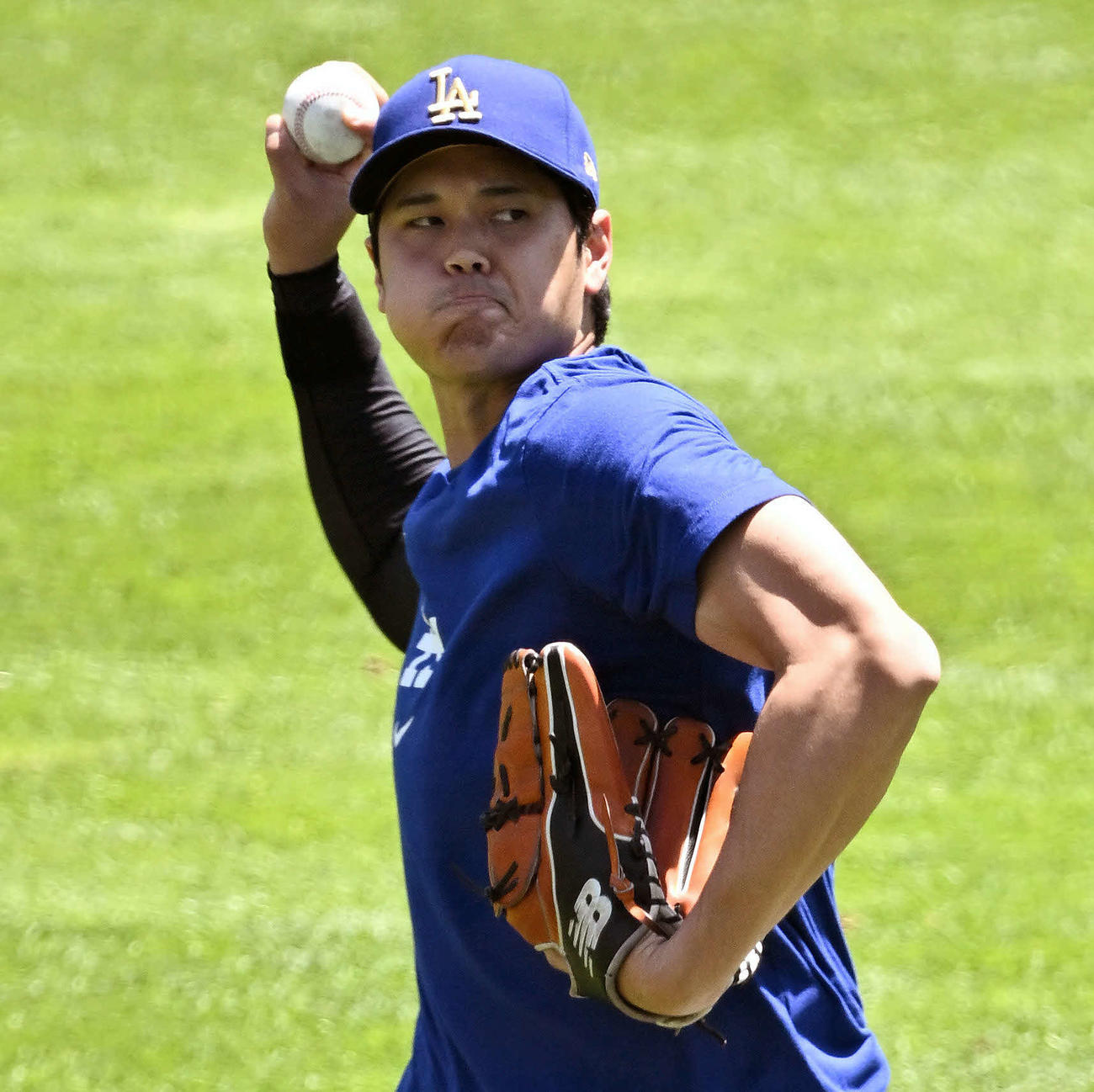 ロッキーズ対ドジャース　試合前練習のキャッチボールで調整するドジャース大谷（撮影・滝沢徹郎）