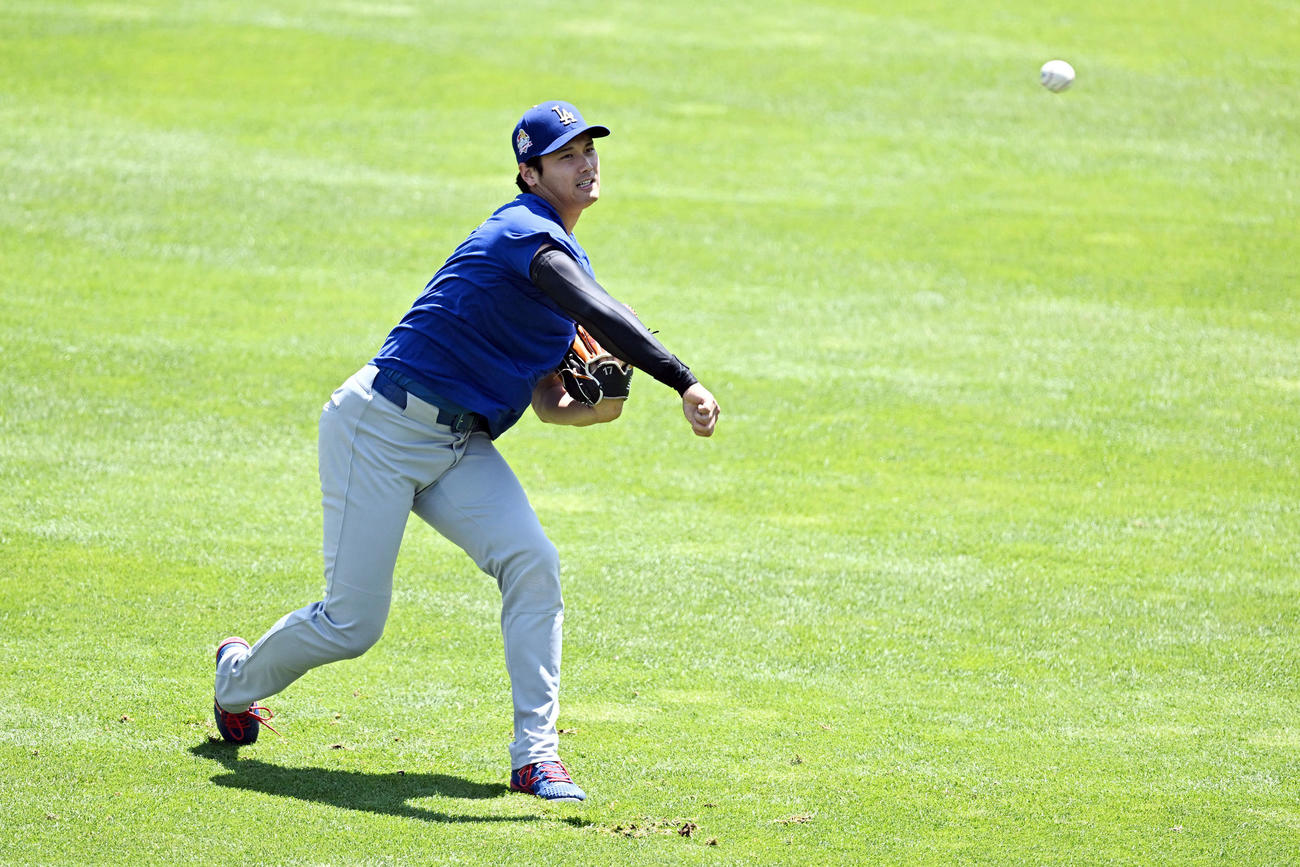 ロッキーズ対ドジャース　試合前練習で調整するドジャース大谷（撮影・滝沢徹郎）