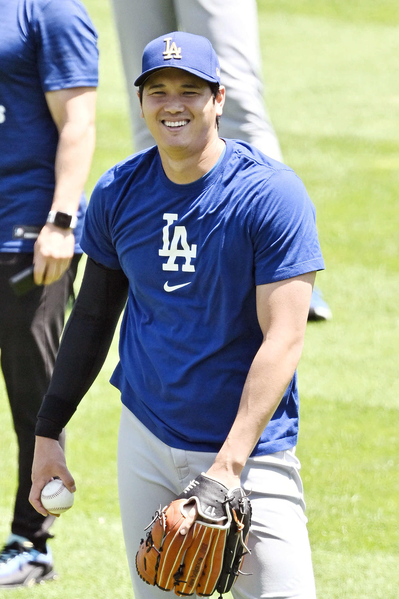 ロッキーズ対ドジャース　試合前練習でリラックスした表情で調整するドジャース大谷（撮影・滝沢徹郎）