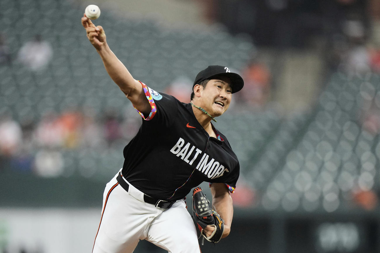 レイズ戦で力投するオリオールズ菅野智之（AP）