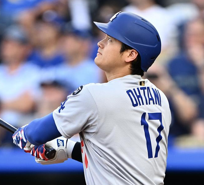 ロイヤルズ対ドジャース　1回表ドジャース無死、大谷は右中間に先制ソロ本塁打を放つ＝2025年6月27日