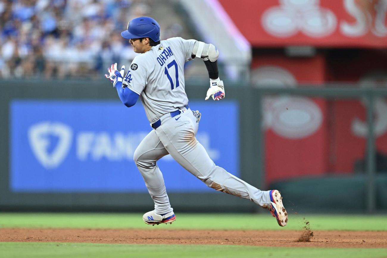ロイヤルズ対ドジャース　5回表ドジャース無死一塁、大谷は適時三塁打を放ち走る（撮影・滝沢徹郎）