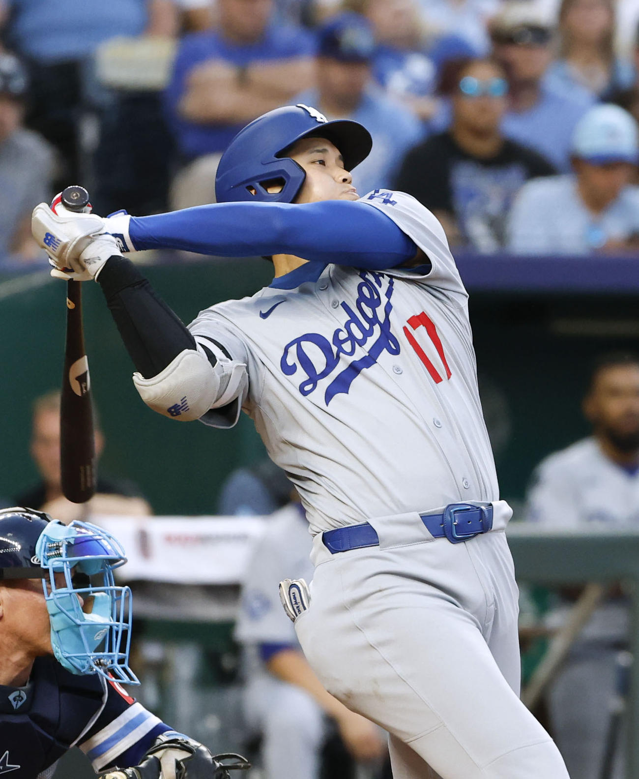 ロイヤルズ戦の5回、適時三塁打を放つドジャース大谷（共同）