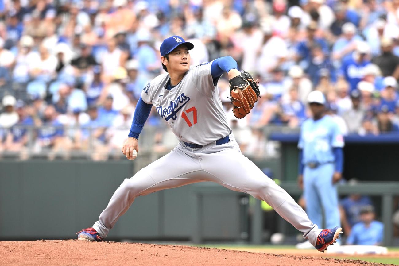 ロイヤルズ対ドジャース　2回裏、力投するドジャース先発の大谷（撮影・滝沢徹郎）
