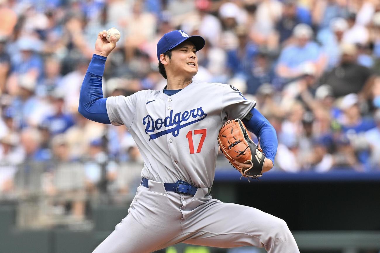 ロイヤルズ対ドジャース　2回裏、力投するドジャース先発の大谷（撮影・滝沢徹郎）