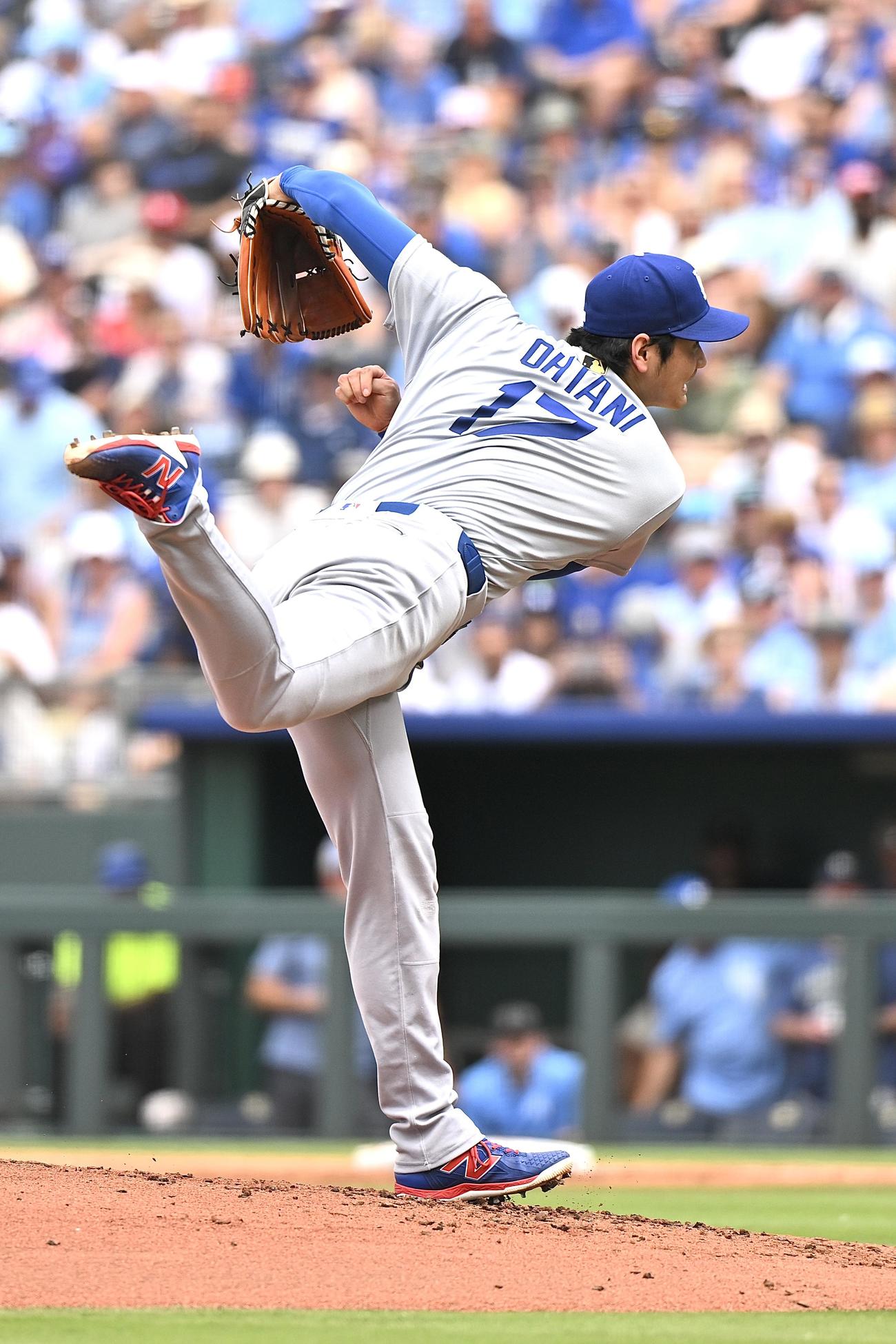 ロイヤルズ対ドジャース　2回裏、力投するドジャース先発の大谷（撮影・滝沢徹郎）