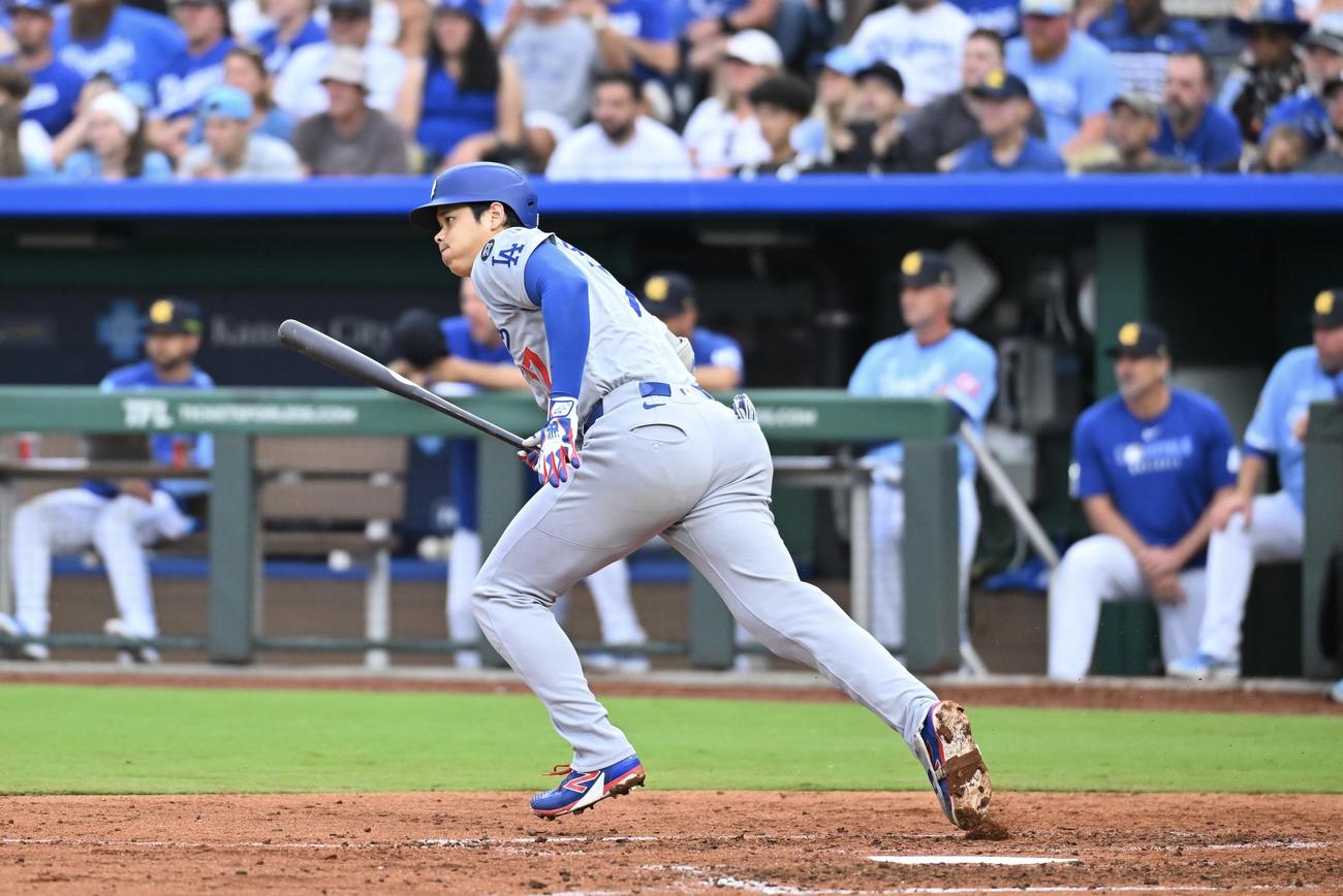 ロイヤルズ対ドジャース　5回表ドジャース1死一塁、大谷は遊撃併殺打に倒れる（撮影・滝沢徹郎）