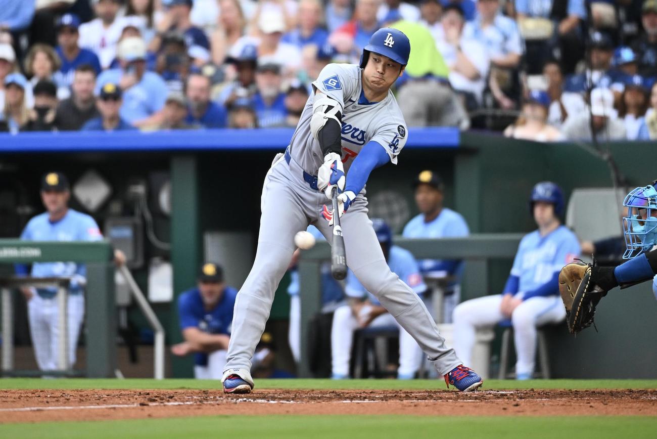 ロイヤルズ対ドジャース　2回表ドジャース2死一塁、大谷は中飛に倒れる（撮影・滝沢徹郎）