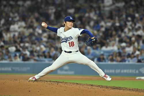 ドジャース対ホワイトソックス 力投するドジャース先発の山本(撮影・滝沢徹郎)