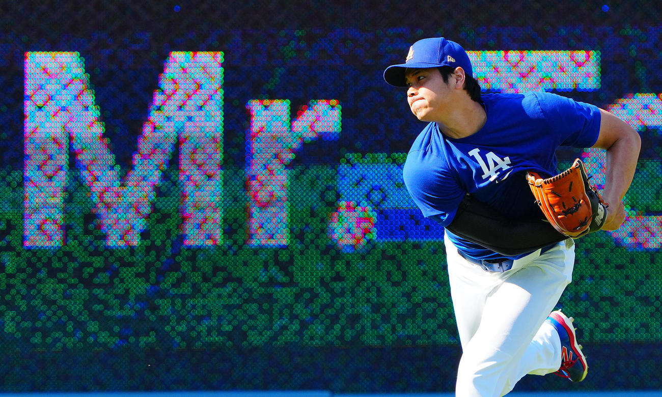 ドジャース対ホワイトソックス　試合前投球練習するドジャース大谷（撮影・垰建太）