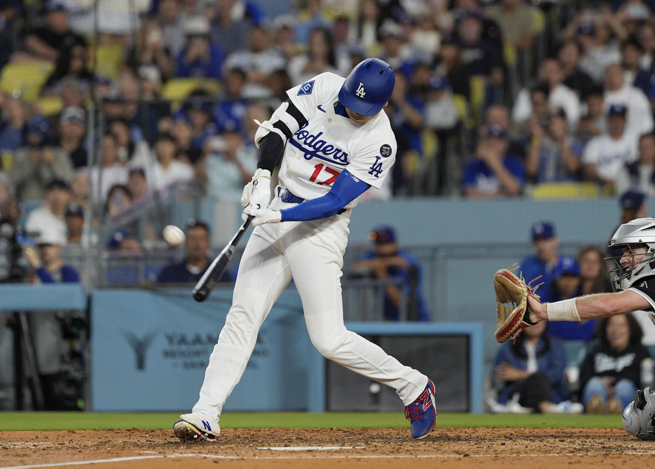 ホワイトソックス戦の4回、30号ソロを放ち、5年連続で30本塁打に到達したドジャース大谷翔平（共同）