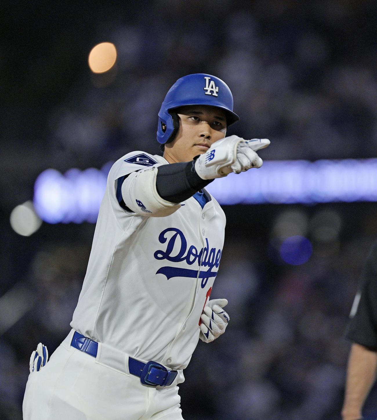 ホワイトソックス戦の4回、30号ソロを放ったドジャース大谷翔平（共同）