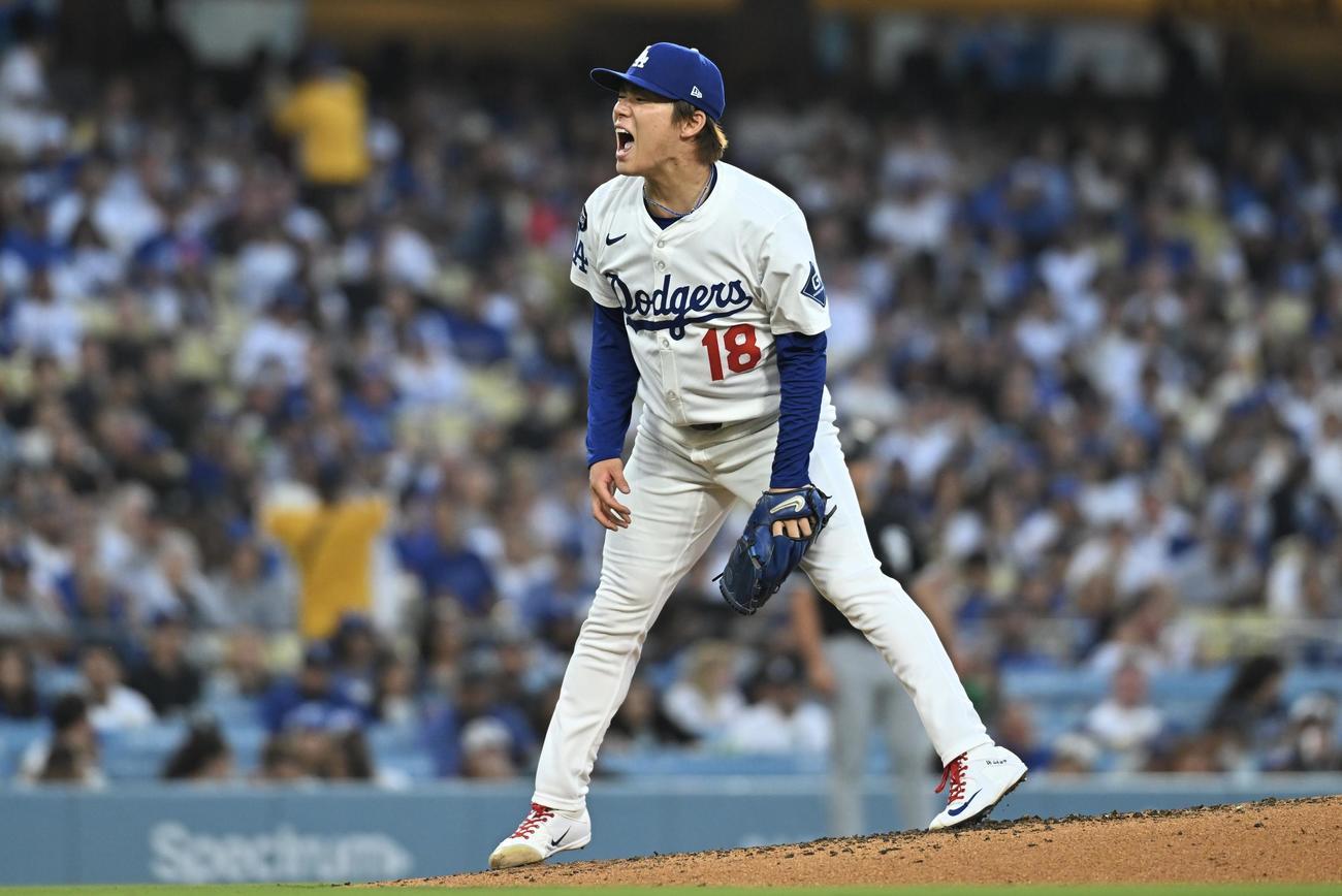 ドジャース対ホワイトソックス　3回表、投球に納得せずさけぶドジャース先発の山本（撮影・滝沢徹郎）