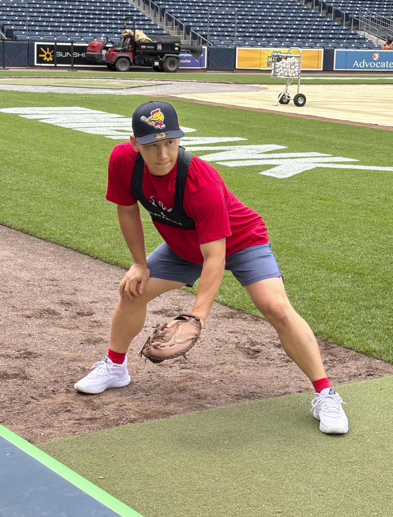 傘下マイナーでの試合出場を前に、守備練習するレッドソックス吉田（共同）