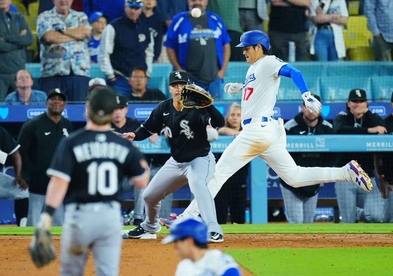 ドジャース対ホワイトソックス　9回裏ドジャース無死満塁、二ゴロで懸命に一塁に駆け込みセーフとなる大谷（撮影・垰建太）