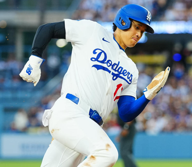 ドジャース対ホワイトソックス　3回裏ドジャース無死一、二塁、フリーマンの適時二塁打で一気に生還する大谷（撮影・垰建太）