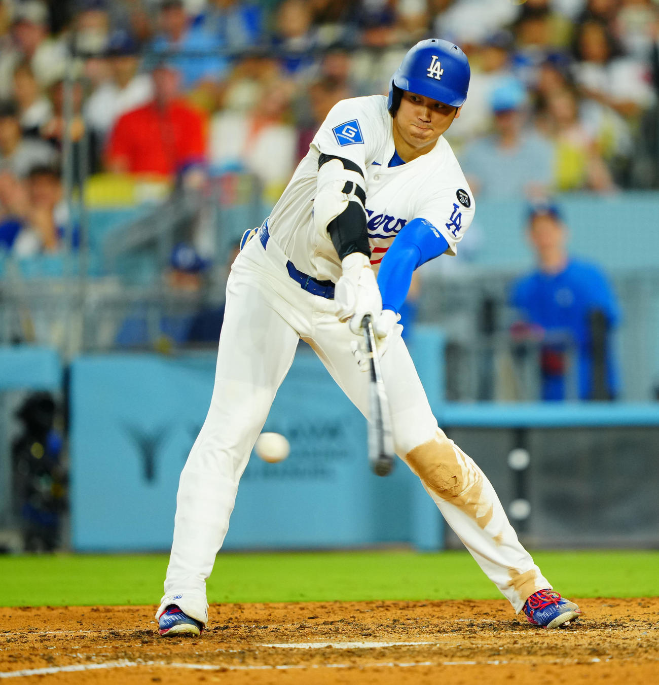 ドジャース対アストロズ　7回裏ドジャース1死一塁、ニゴロの大谷（撮影・垰建太）