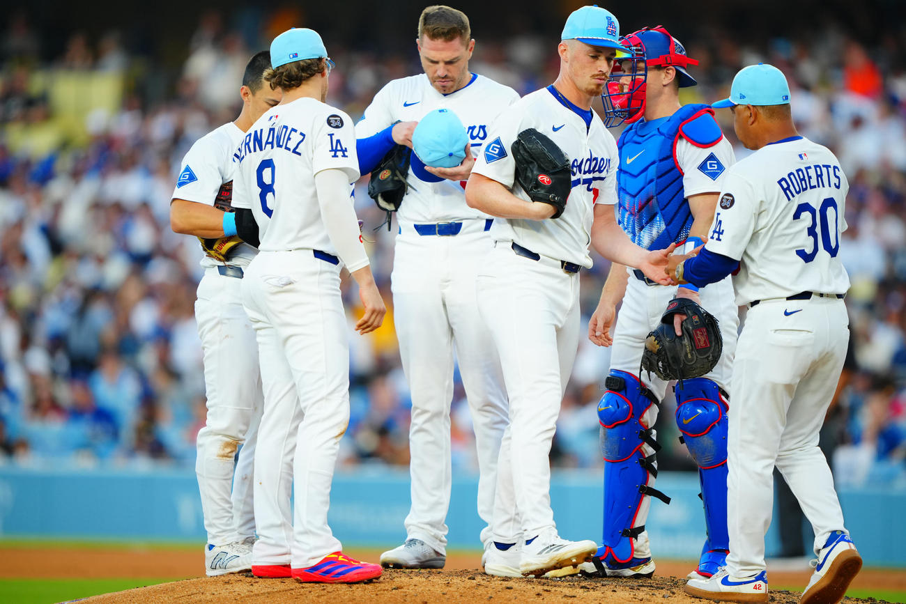 ドジャース対アストロズ　5回表ドジャース2死一、三塁、降板を告げられるドレーヤー（撮影・垰建太）