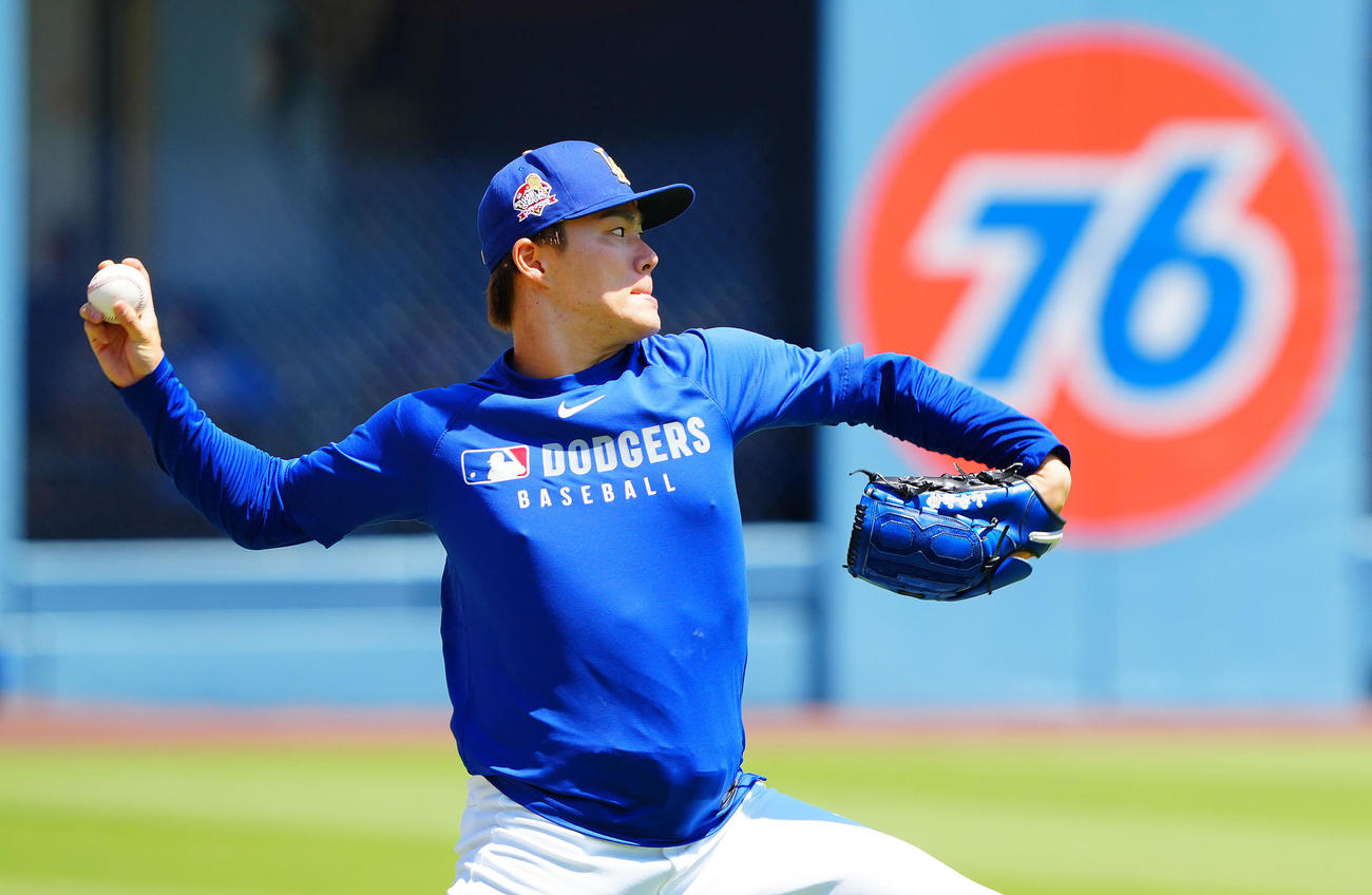 ドジャース対アストロズ　投球練習に臨むドジャース山本（撮影・垰建太）