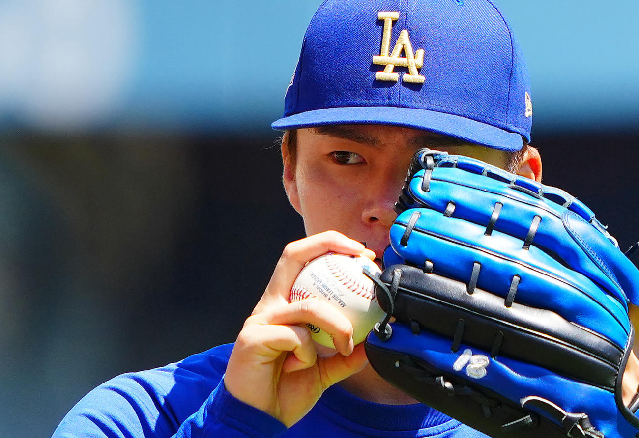 ドジャース対アストロズ　投球練習に臨むドジャース山本（撮影・垰建太）