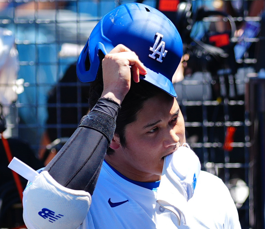 ドジャース対アストロズ　5回裏ドジャース2死、三飛に倒れ悔しげ大谷（撮影・垰建太）