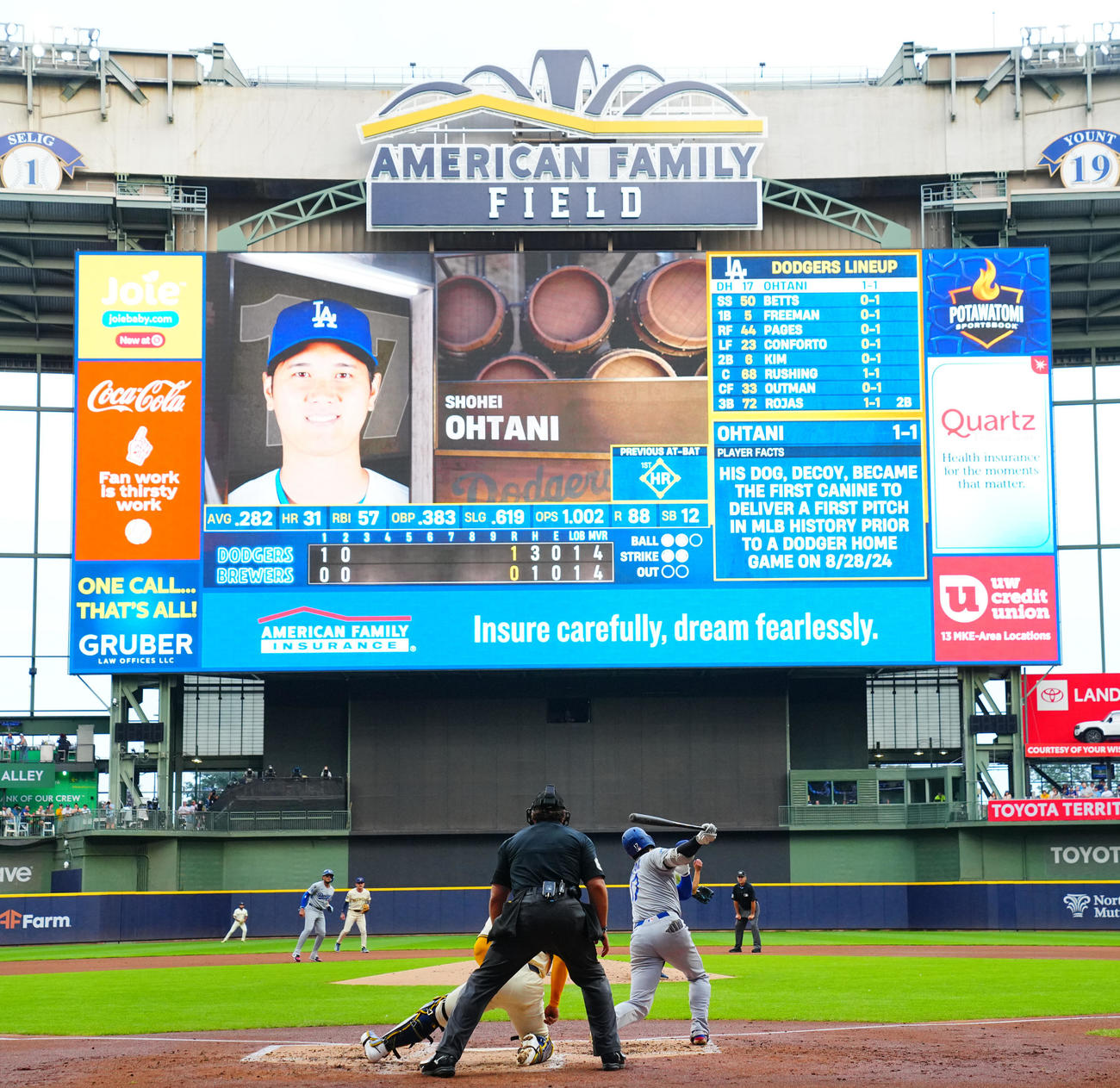 ブルワーズ対ドジャース　3回裏ドジャース無死二塁、空振り三振に倒れるドジャース大谷（撮影・垰建太）