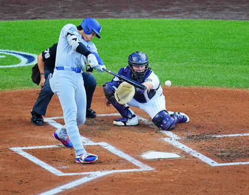 ロッキーズ対ドジャース　2回表ドジャース2死、ソロ本塁打を放つ大谷（撮影・垰建太）