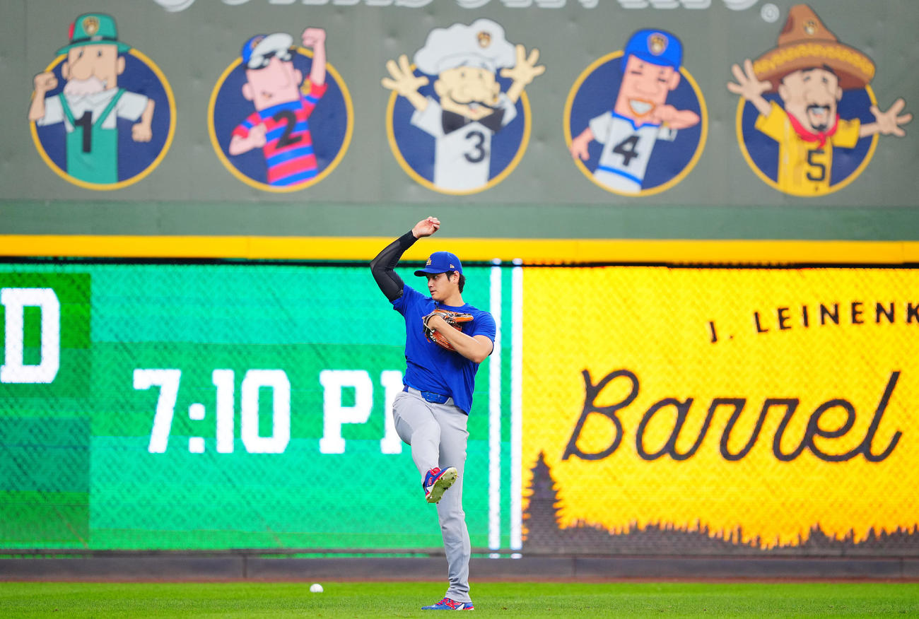 ブルワーズ対ドジャース　試合前、調整するドジャース大谷（撮影・垰建太）