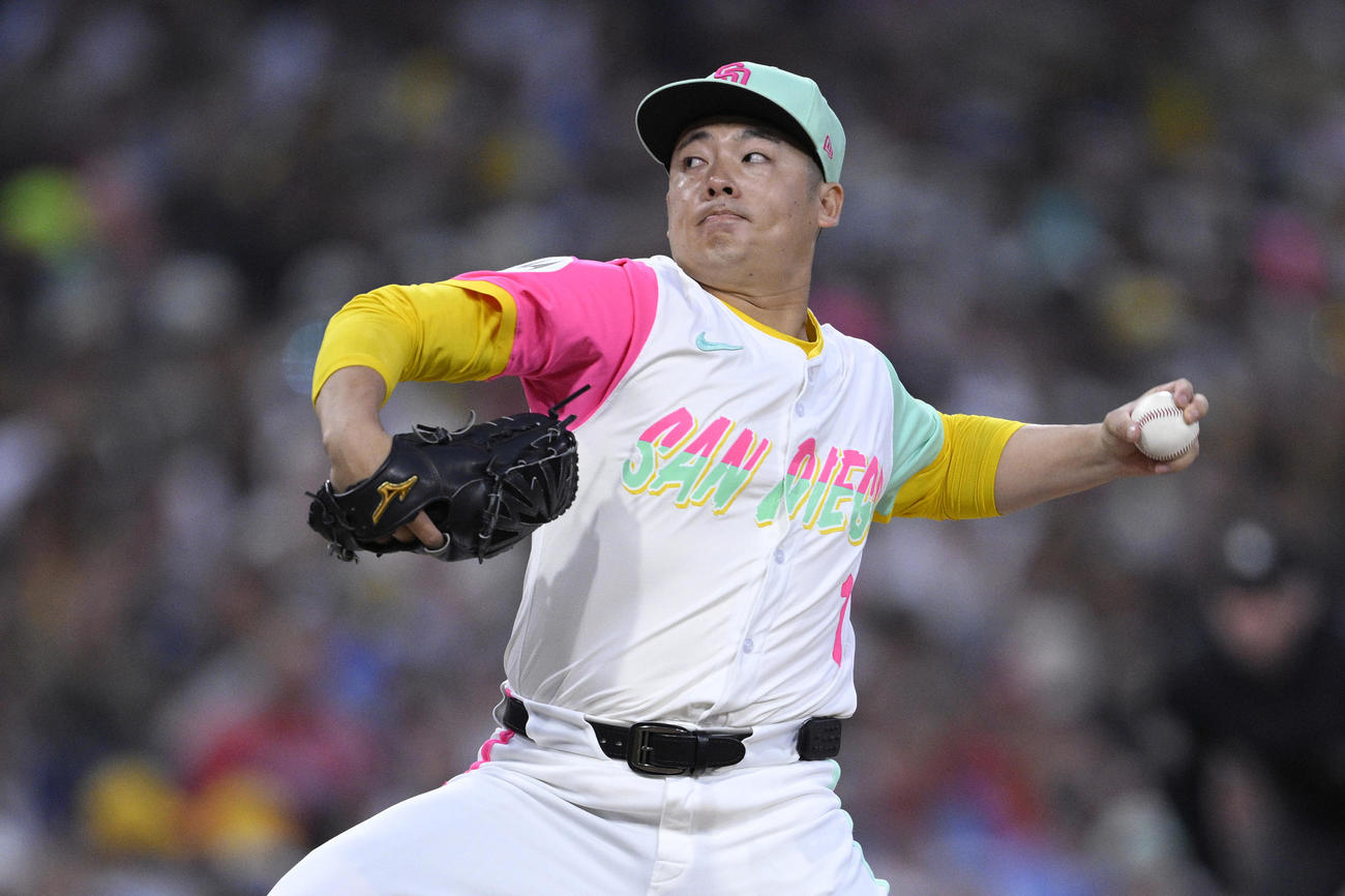 フィリーズ戦で力投するパドレス松井裕樹（AP）