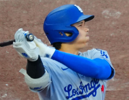 ジャイアンツ対ドジャース　3回表ドジャース1死三塁、初の「スプラッシュヒット」となる右越え2点本塁打を放つ大谷（撮影・垰建太）